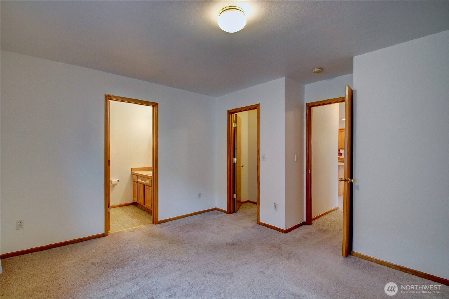 1072 Sinclair Way, Unit 56 Burlington, WA 98233 - Photo 18 of 29 an empty room with windows and closet