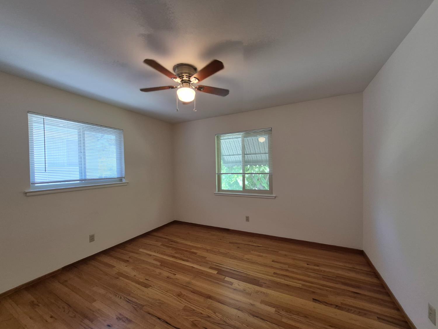4501 Del Rio Road Sacramento, CA 95822 - Photo 16 of 24 Gallery Image 16