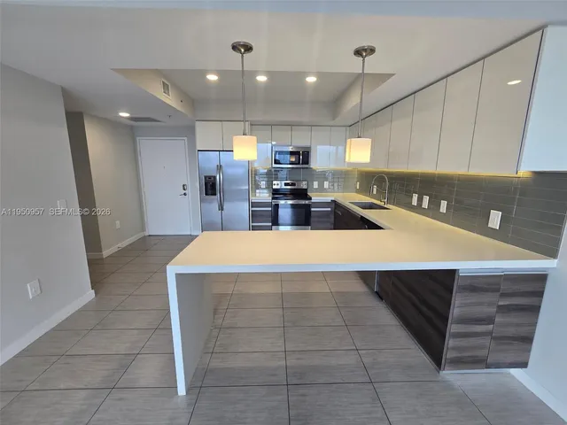 $4,395 | 117 Southwest 10th Street, Unit 2209, Miami, FL 33130