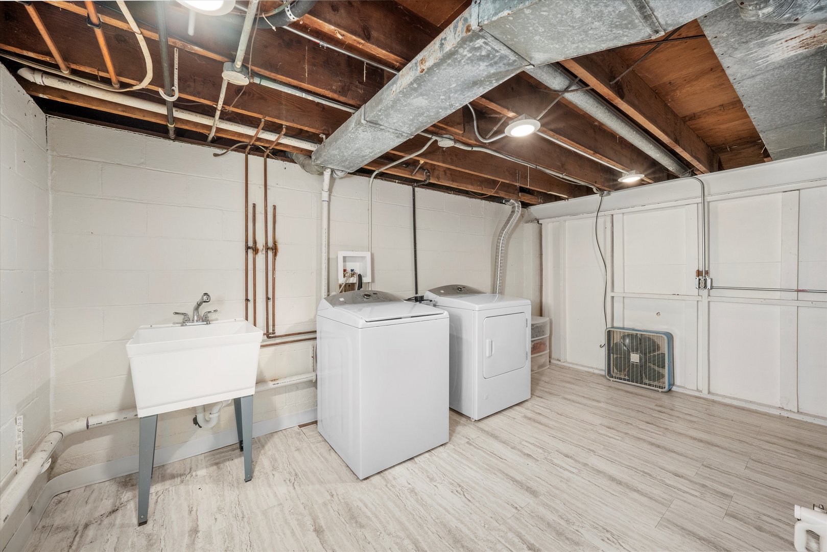 1212 Grandview Avenue Lockport, IL 60441 - Photo 21 of 38 a utility room with dryer and washer