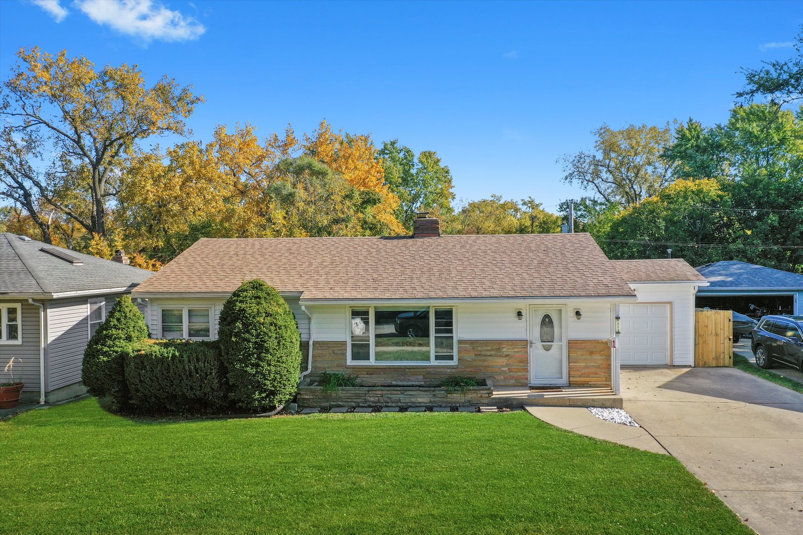 1212 Grandview Avenue Lockport, IL 60441 - Photo 34 of 38 a front view of a house with a garden and yard
