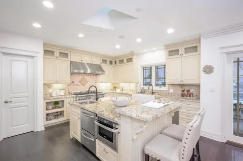 $6,488,000 | 780 South El Monte Avenue, Los Altos, CA 94022