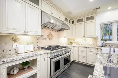 $6,488,000 | 780 South El Monte Avenue, Los Altos, CA 94022