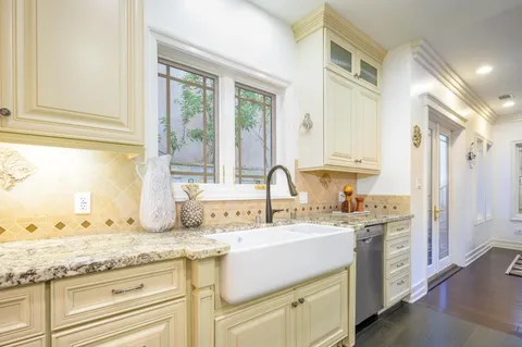 $6,488,000 | 780 South El Monte Avenue, Los Altos, CA 94022