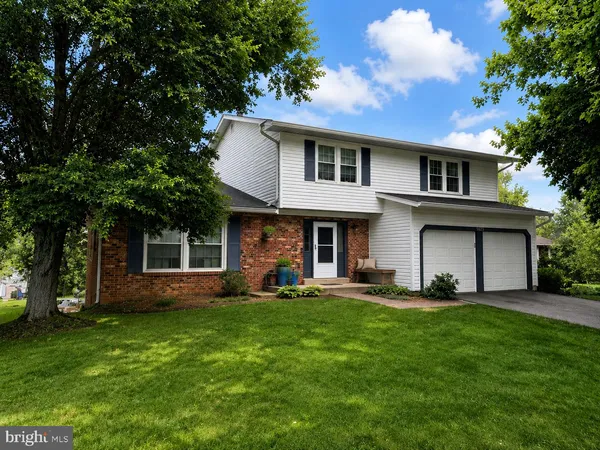 $950,000 | 9825 Wolcott Drive, Burke, VA 22015