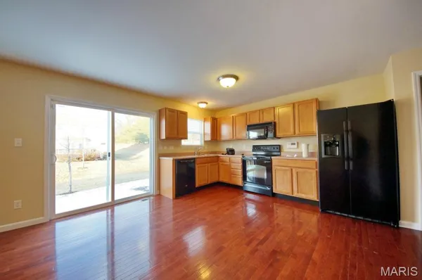 $1,900 | 208 Waterside Crossing Court, St. Peters, MO 63376