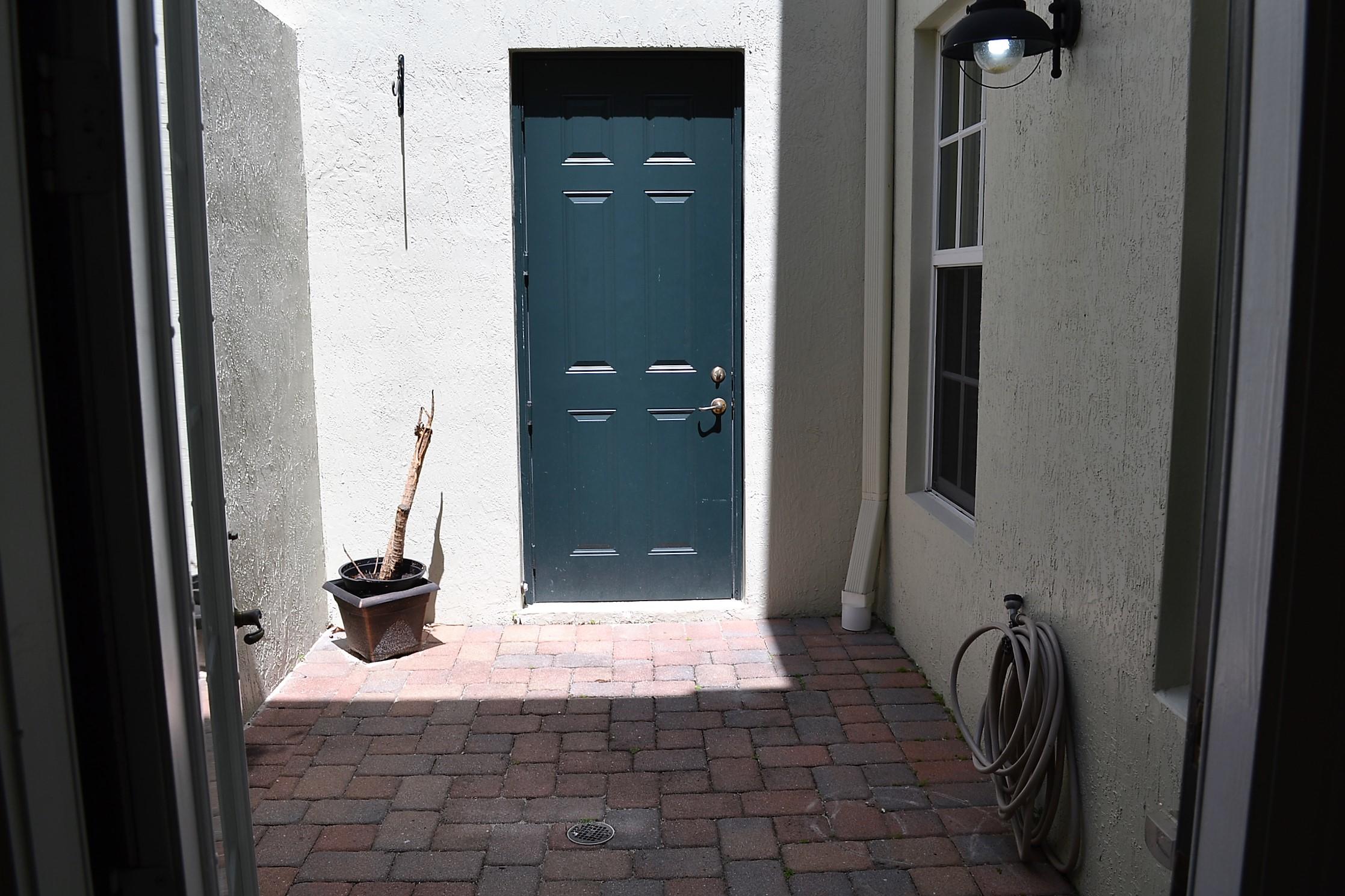 8305 Northwest 7th Court Boca Raton, FL 33487 - Photo 11 of 36 0 (41)