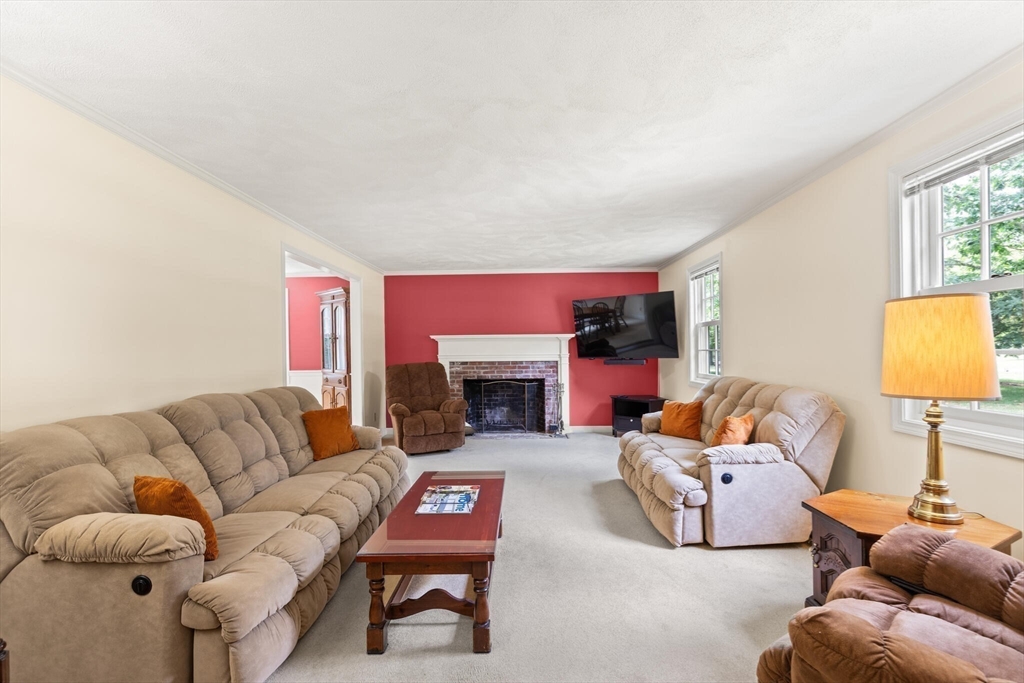 35 Willowdale Road Topsfield, MA 01983 - Photo 5 of 41 Gallery Image 5