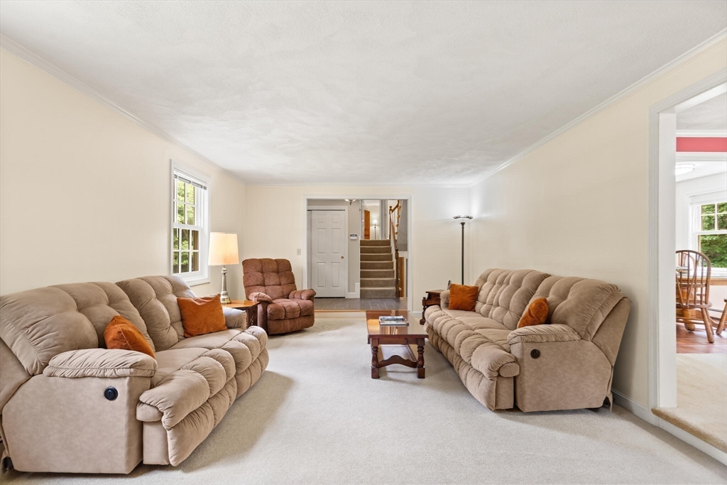 35 Willowdale Road Topsfield, MA 01983 - Photo 6 of 41 Gallery Image 6