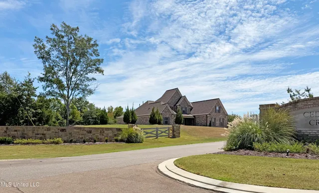 $639,900 | 94 Cedar Crst Cove, Byhalia, MS 38611