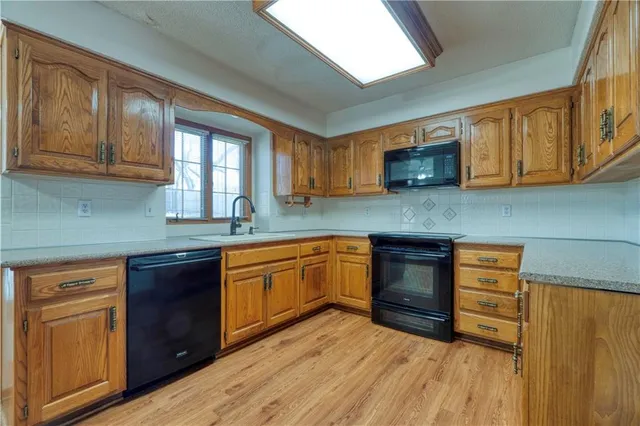 $425,000 | 12201 Carter Street, Overland Park, KS 66213