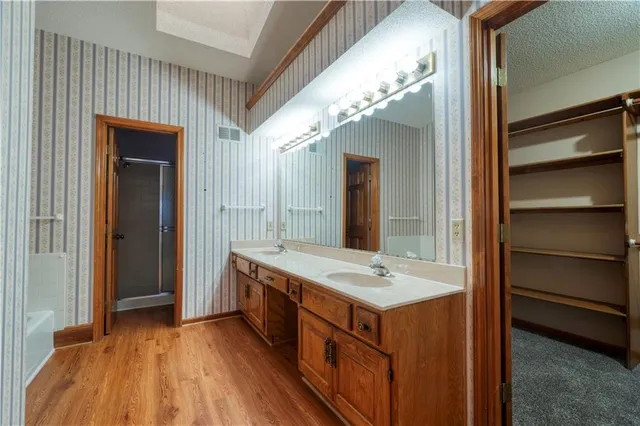 $425,000 | 12201 Carter Street, Overland Park, KS 66213