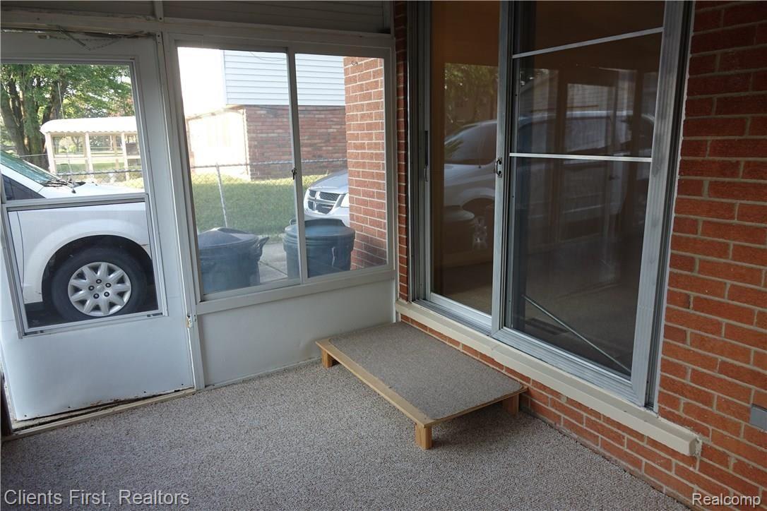 14969 Newburgh Road Livonia, MI 48154 - Photo 20 of 26 DSC04801.JPG