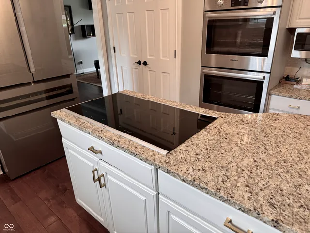 $724,999 | 6862 Riverside Way, Fishers, IN 46038