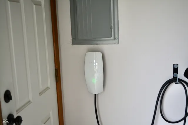 $724,999 | 6862 Riverside Way, Fishers, IN 46038