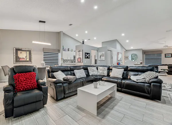 $314,000 | 7023 Summer Tree Drive, Unit 202, Boynton Beach, FL 33437