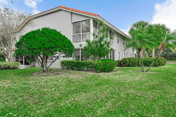 $314,000 | 7023 Summer Tree Drive, Unit 202, Boynton Beach, FL 33437