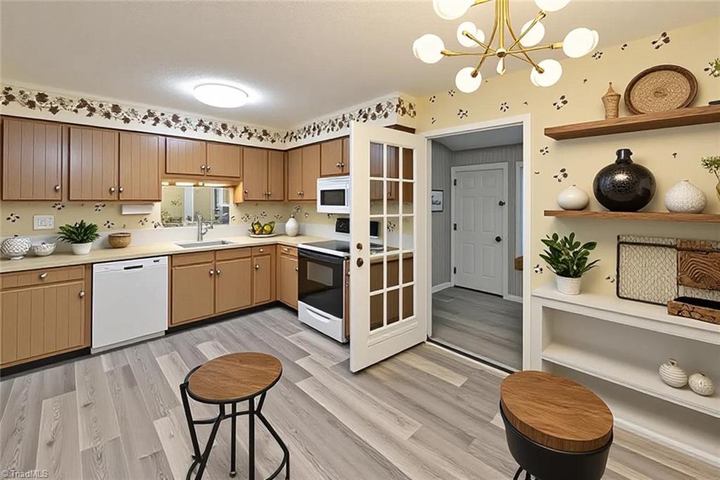 908 South Ridge Court, Unit 128 Winston-Salem, NC 27107 - Photo 11 of 24 Kitchen - VIRTUAL STAGING