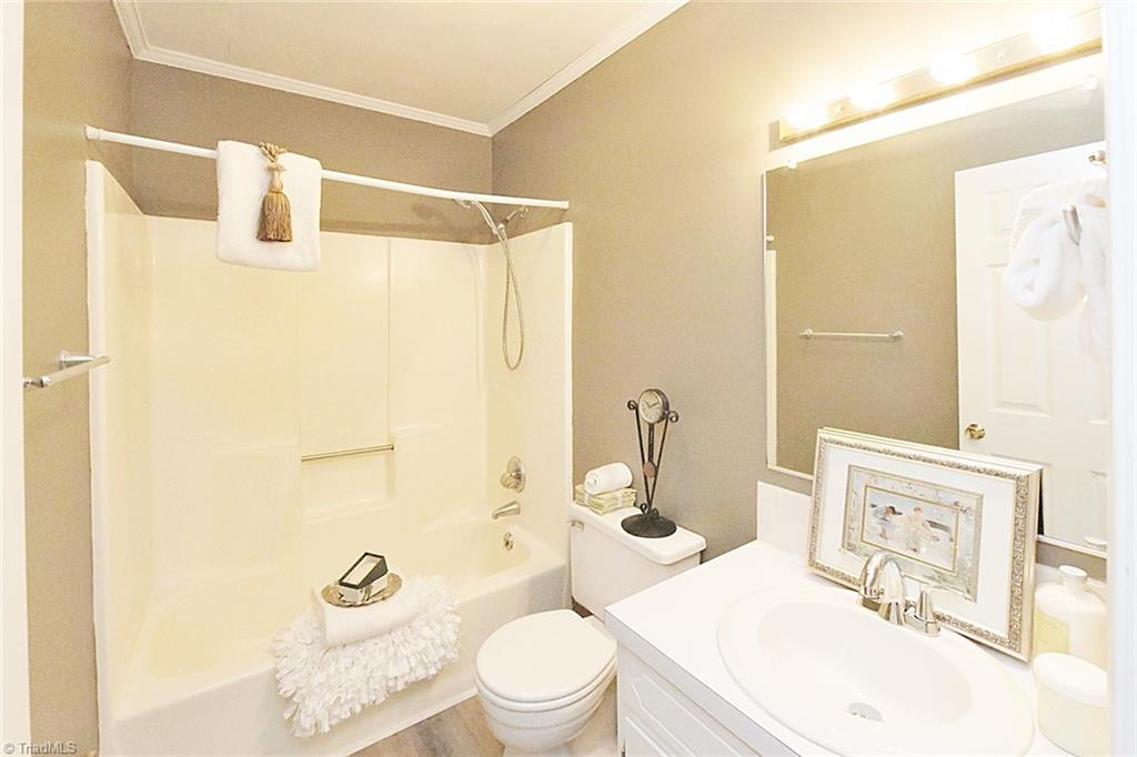 908 South Ridge Court, Unit 128 Winston-Salem, NC 27107 - Photo 22 of 24 Upper Level Bath