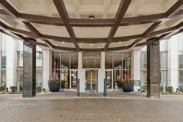 $299,000 | 655 West Irving Park Road, Unit 4212, Chicago, IL 60613