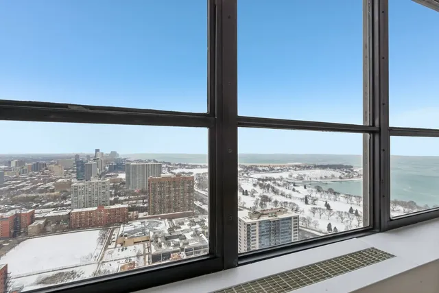 $299,000 | 655 West Irving Park Road, Unit 4212, Chicago, IL 60613