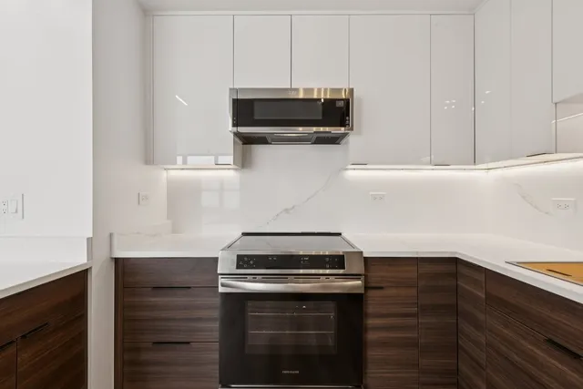 $299,000 | 655 West Irving Park Road, Unit 4212, Chicago, IL 60613