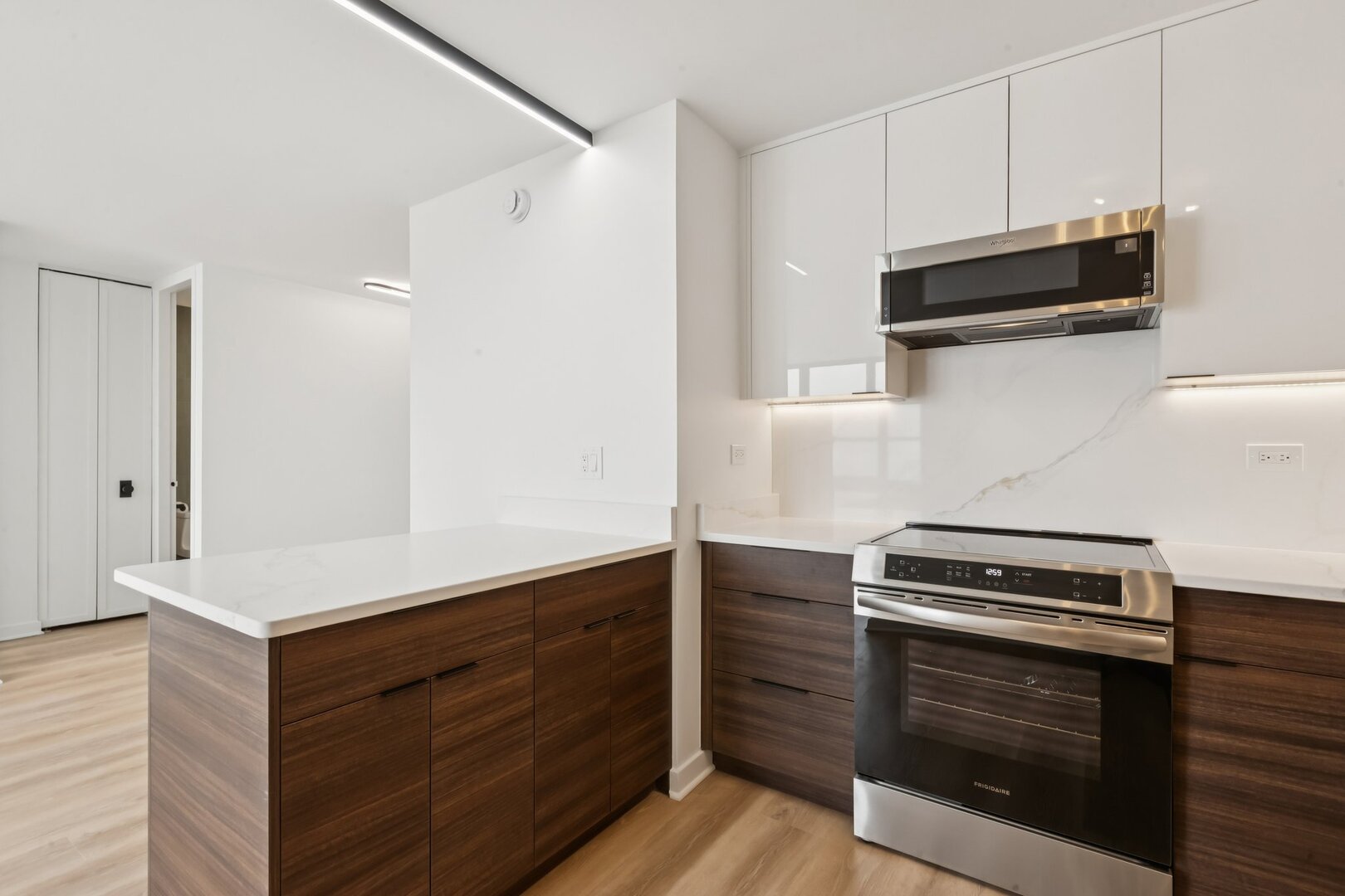 655 West Irving Park Road, Unit 4212 Chicago, IL 60613 - Photo 6 of 36