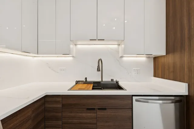 $299,000 | 655 West Irving Park Road, Unit 4212, Chicago, IL 60613