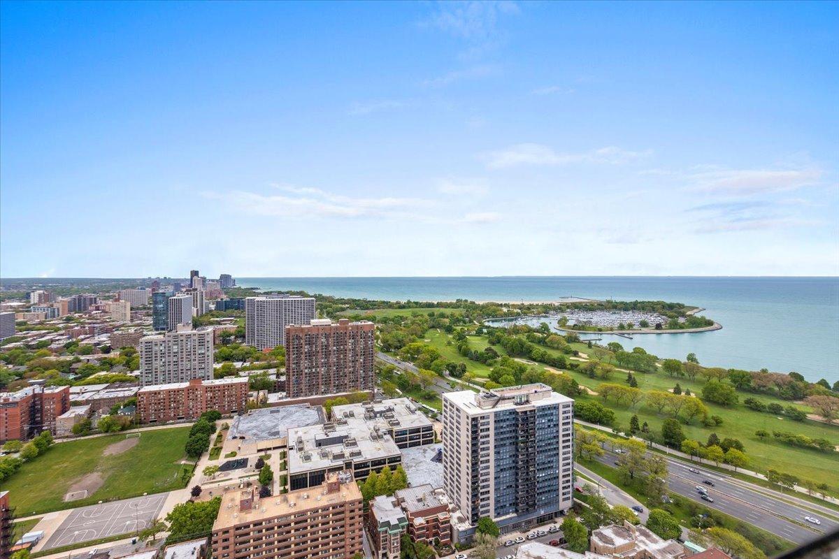 655 West Irving Park Road, Unit 4212 Chicago, IL 60613 - Photo 10 of 36