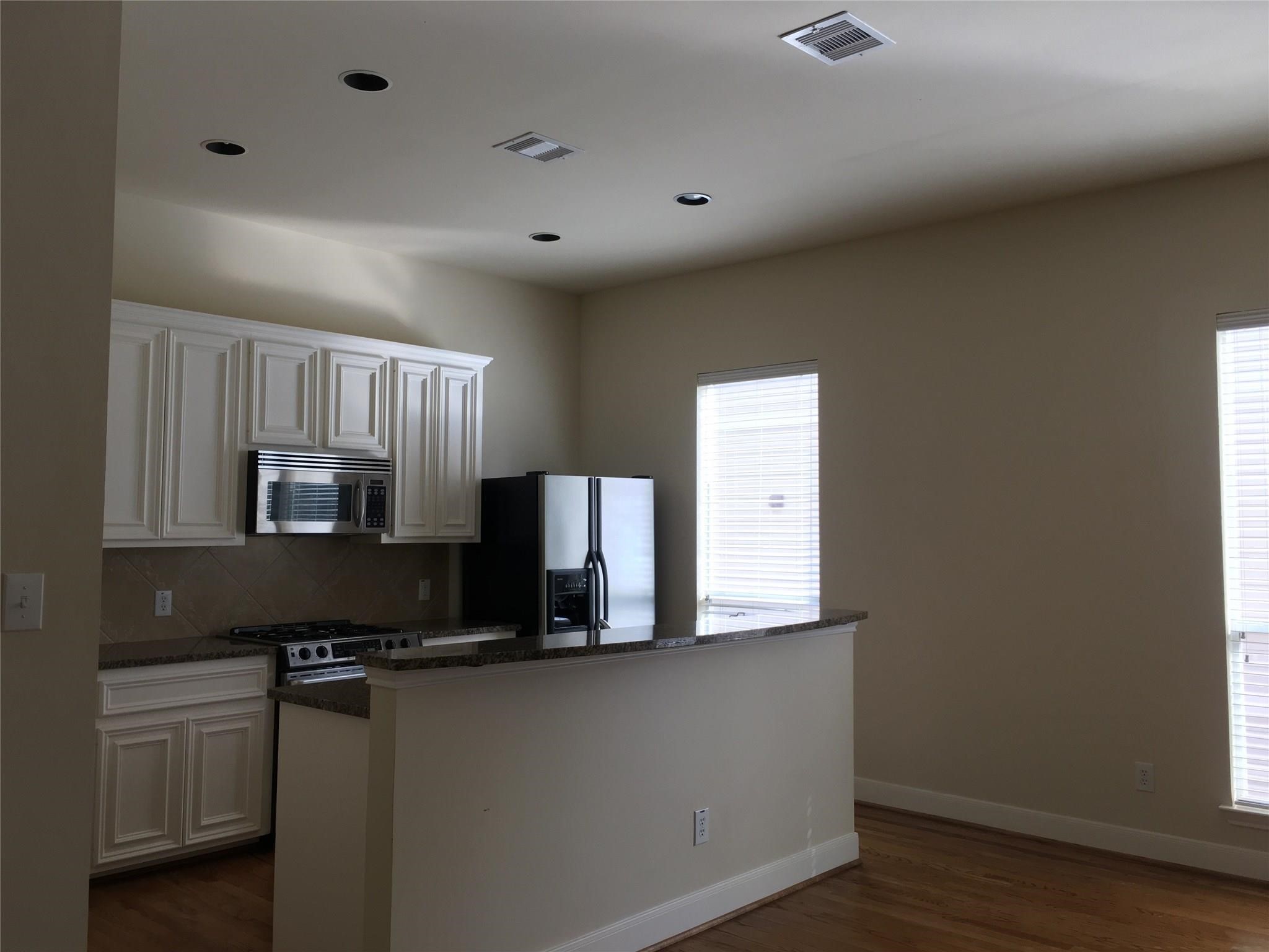 4100 Blossom Street Houston, TX 77007 - Photo 7 of 15