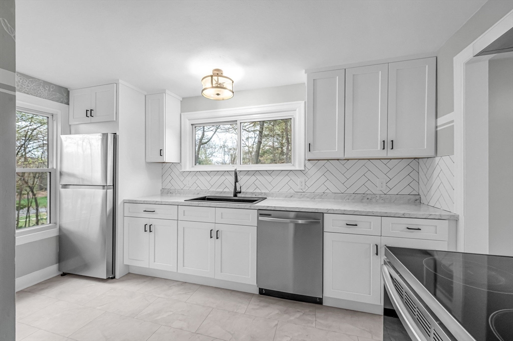 256 Morton Street West Springfield, MA 01089 - Photo 15 of 36