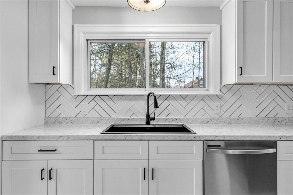 256 Morton Street West Springfield, MA 01089 - Photo 16 of 36