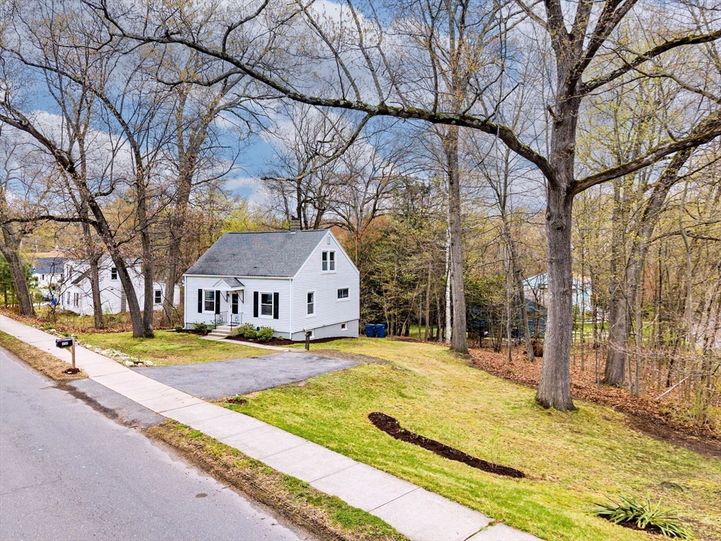 256 Morton Street West Springfield, MA 01089 - Photo 3 of 36