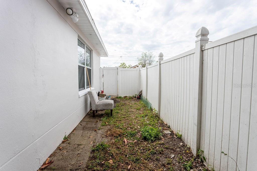2909 West Dewey Street Tampa, FL 33607 - Photo 25 of 25 a very nice looking yard