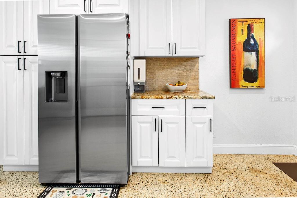 2909 West Dewey Street Tampa, FL 33607 - Photo 10 of 25 a kitchen with stainless steel appliances granite countertop a refrigerator and a stove