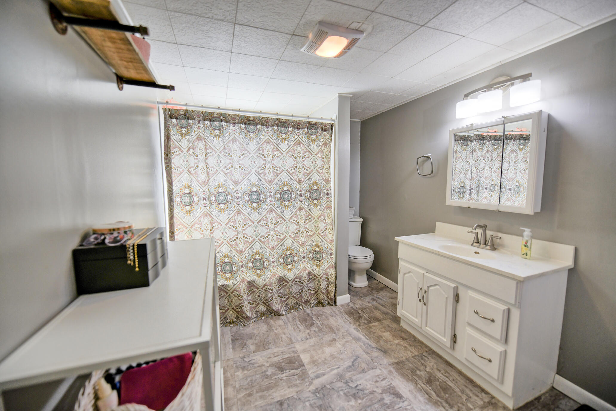 605 Riverside Drive Portland, MI 48875 - Photo 14 of 41 2nd Floor Bath