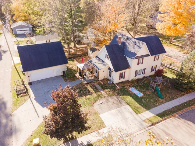 $259,900 | 605 Riverside Drive, Portland, MI 48875