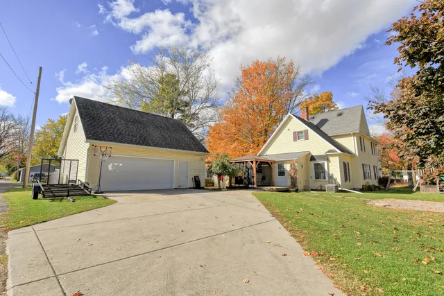 $259,900 | 605 Riverside Drive, Portland, MI 48875