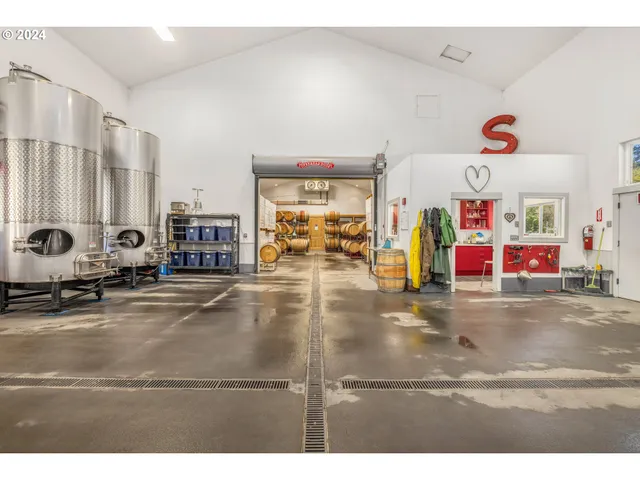 $8,500,000 | 11777 Highway 238, Jacksonville, OR 97530