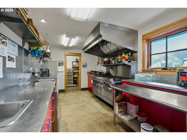 $8,500,000 | 11777 Highway 238, Jacksonville, OR 97530