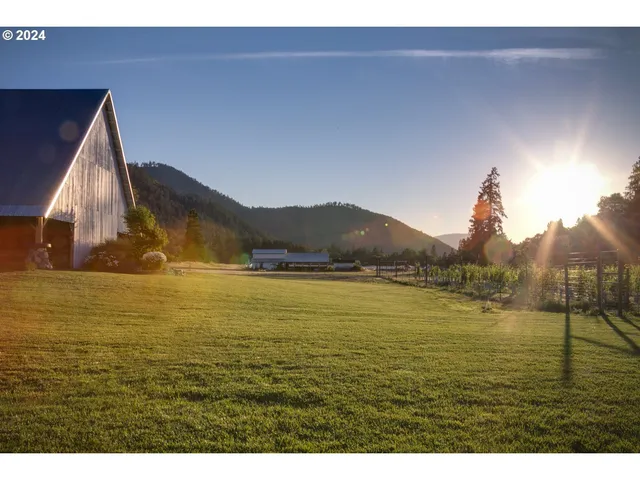 $8,500,000 | 11777 Highway 238, Jacksonville, OR 97530