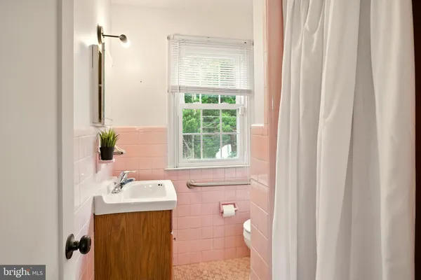 $594,900 | 364 South Rolling Road, Springfield, PA 19064