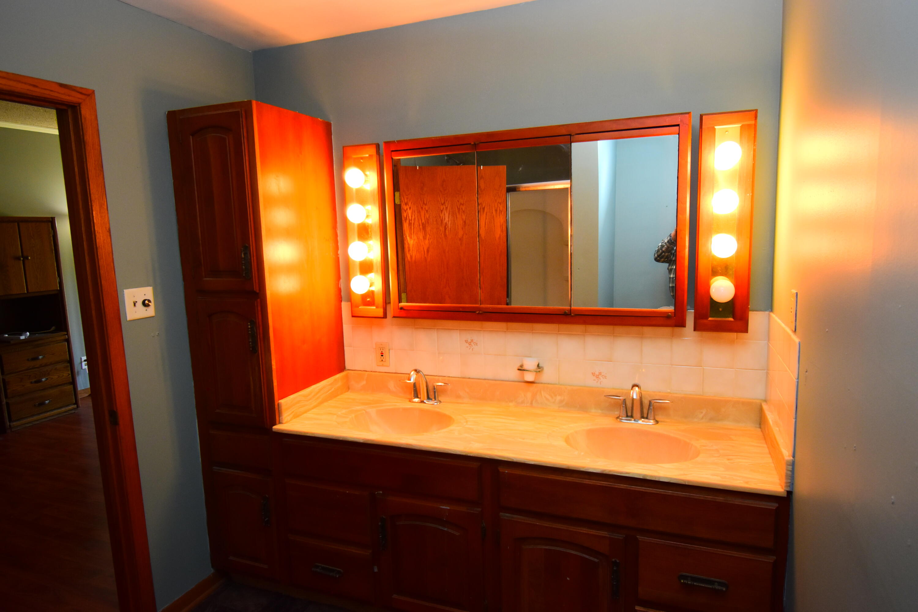 853 West Keil Road New Holstein, WI 53061 - Photo 18 of 26 master bath 2