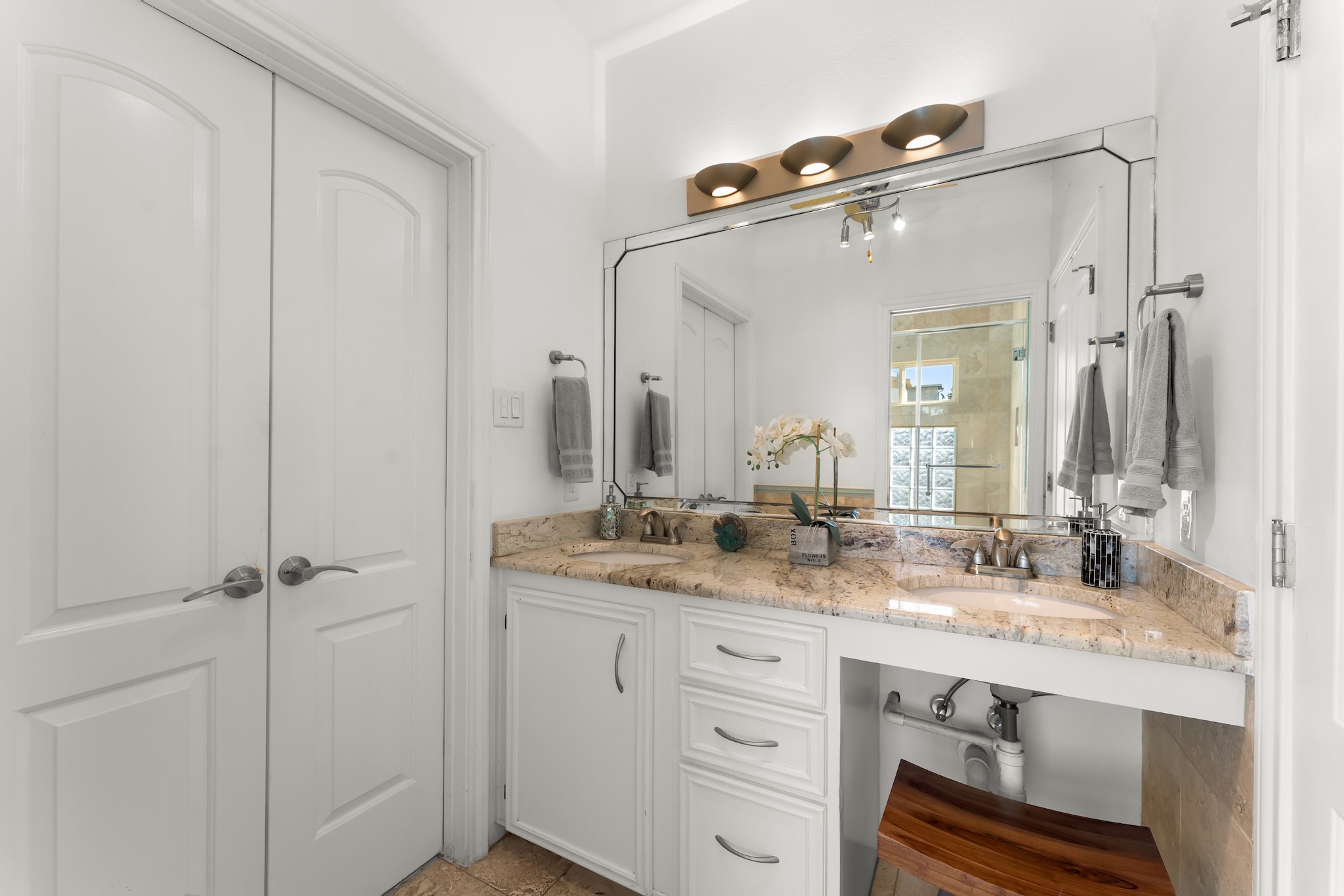 315 Fairview Street, Unit A Houston, TX 77006 - Photo 24 of 35 a bathroom with a granite countertop sink and a mirror