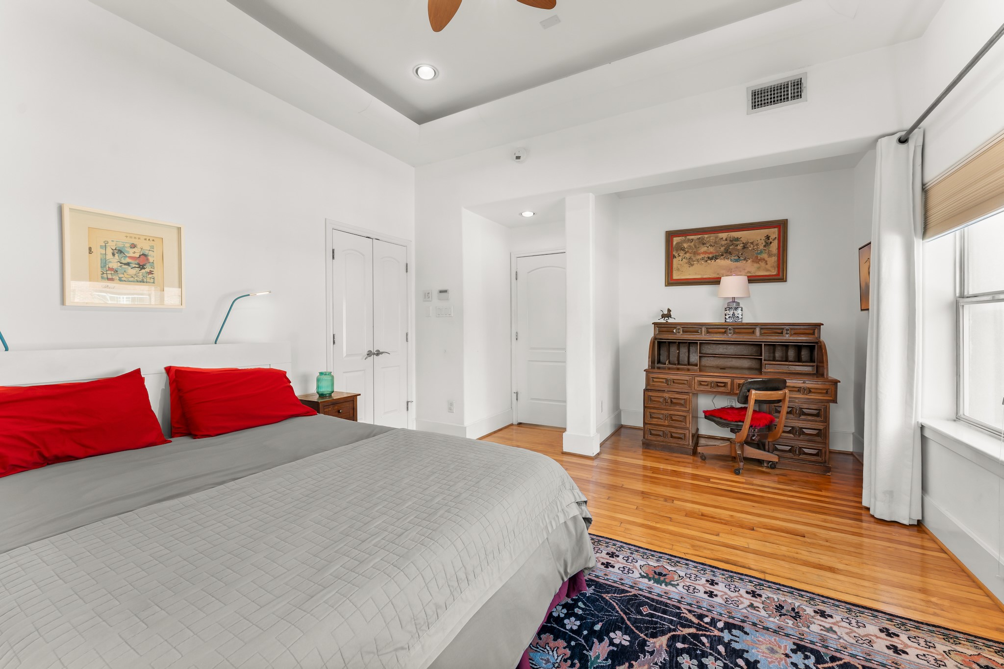 315 Fairview Street, Unit A Houston, TX 77006 - Photo 26 of 35 a bedroom with a bed and a couch