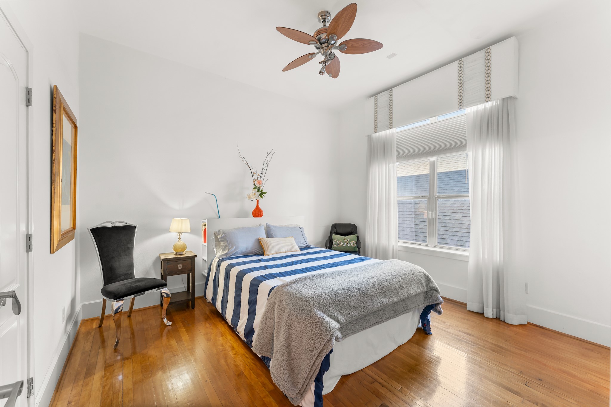 315 Fairview Street, Unit A Houston, TX 77006 - Photo 29 of 35 a bedroom with a bed and wooden floor