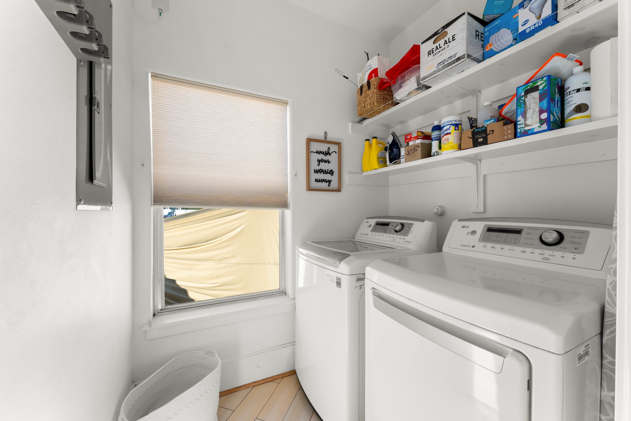 315 Fairview Street, Unit A Houston, TX 77006 - Photo 33 of 35 a utility room with dryer and washer