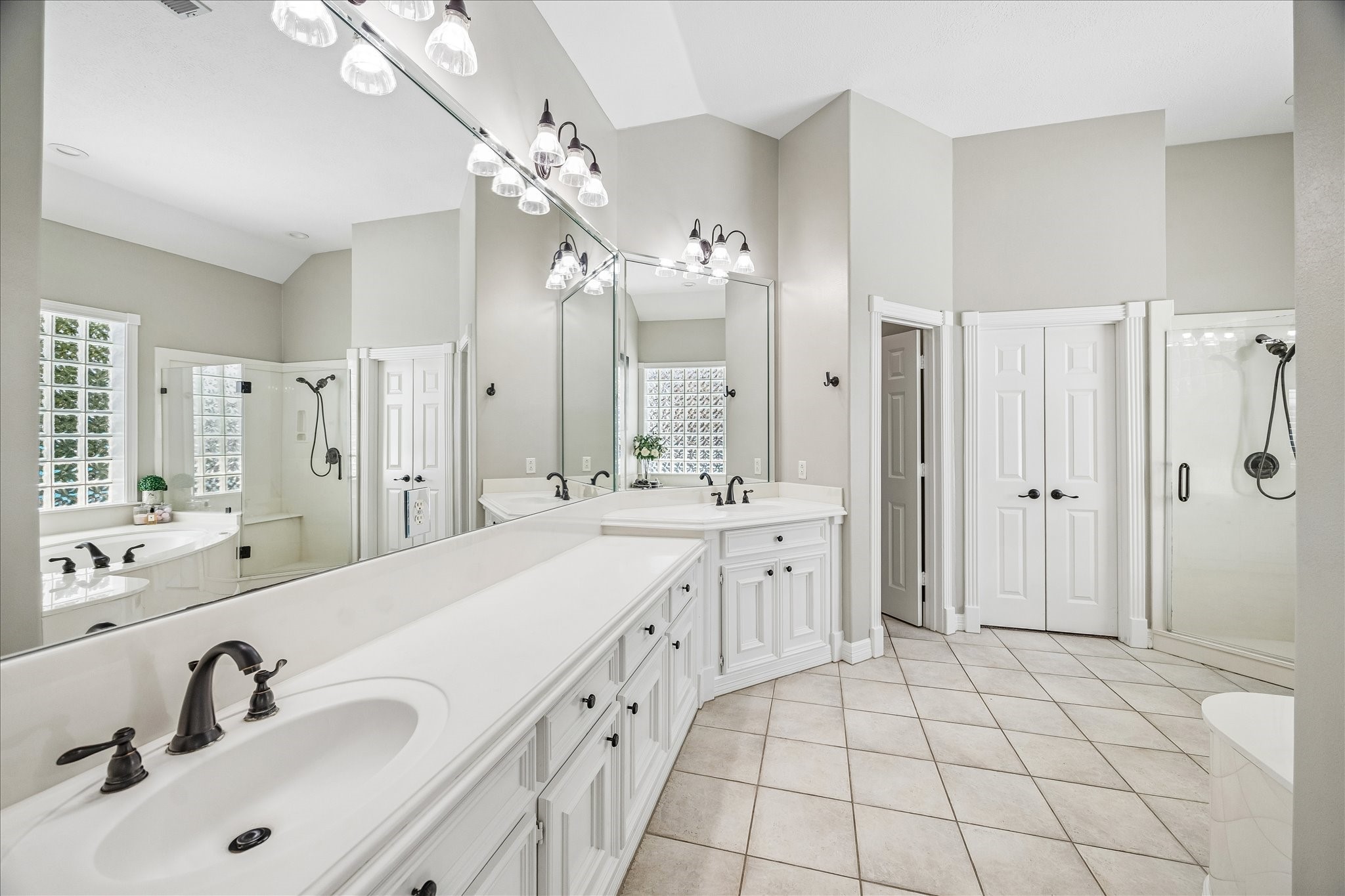 16407 Emilia Court Spring, TX 77379 - Photo 20 of 35 Primary bath with all the things!