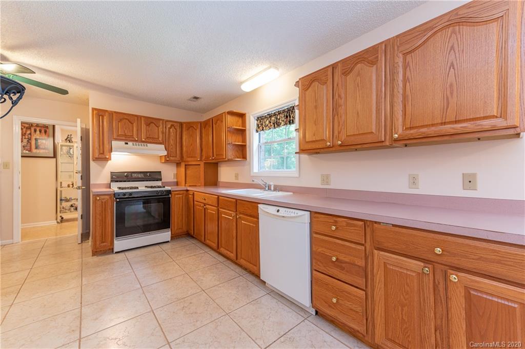129 Thousand Oaks Road Indian Land, SC 29707 - Photo 13 of 37 Gallery Image 13