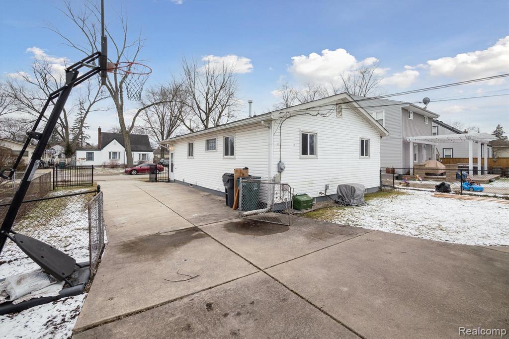 1626 Cambridge Road Berkley, MI 48072 - Photo 31 of 34